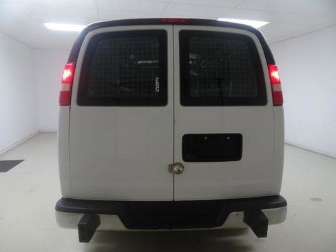 Used 2018 Chevrolet Express 2500 w/ Driver Convenience Package RWD image 5