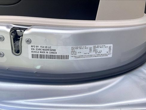 Used 2024 Chrysler Pacifica Touring-L FWD image 34