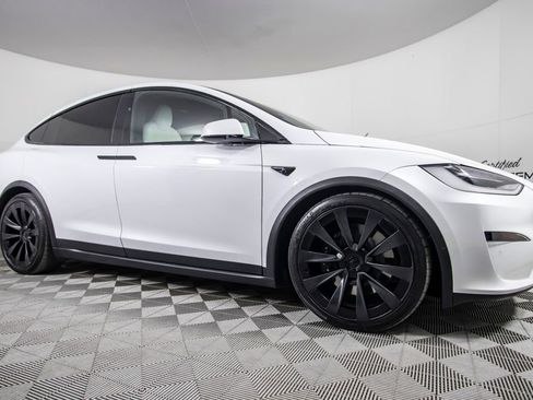 Used 2022 Tesla Model X Plaid image 3