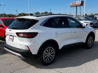 Used 2025 Ford Escape SE FWD video 3