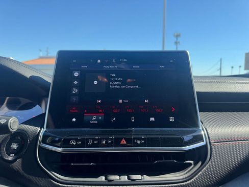 Used 2025 Jeep Compass Trailhawk image 18