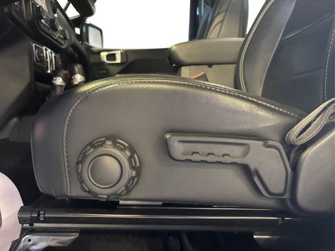 Used 2022 Jeep Wrangler Unlimited Sahara w/ Cold Weather Group AWD/4WD image 27