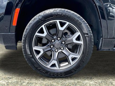 Used 2024 Jeep Wagoneer L Series III w/ Flexible Seating Group AWD/4WD image 34