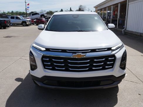 New 2026 Chevrolet Equinox LT w/ Convenience Package II AWD/4WD image 3