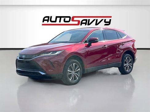 Used 2024 Toyota Venza LE image 3