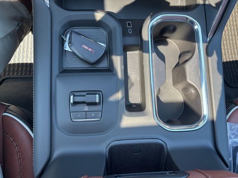 New 2025 GMC Sierra 2500 Denali Ultimate image 18