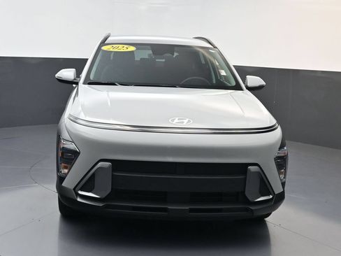 Certified 2025 Hyundai Kona SEL FWD image 9