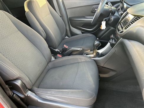 Used 2021 Chevrolet Trax LS w/ Tint and Cruise Package image 7