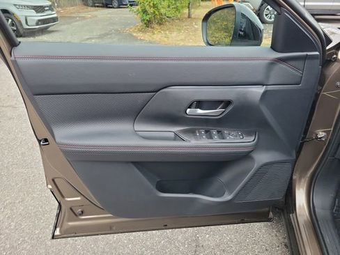 New 2026 Nissan Kicks SR w/ SR Premium Package FWD image 5