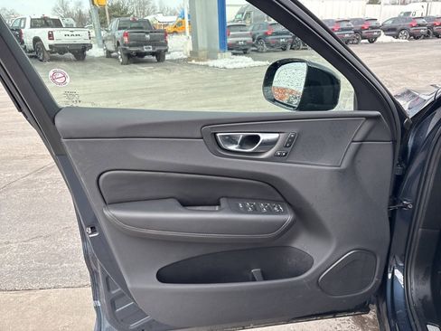 Used 2025 Volvo XC60 B5 Plus image 15
