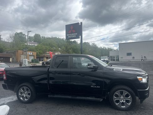 Used 2022 RAM 1500 Big Horn AWD/4WD image 3