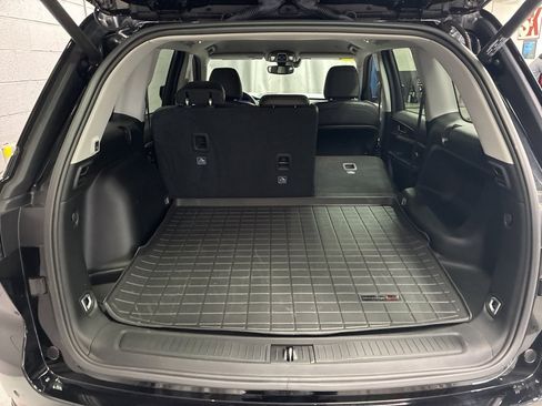 Used 2023 Jeep Grand Cherokee Limited w/ Black Appearance Package image 17