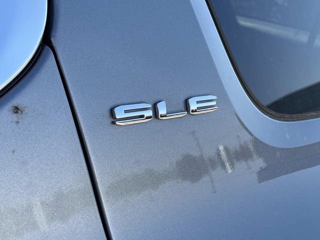 Used 2021 GMC Acadia SLE w/ Driver Convenience Package FWD image 11