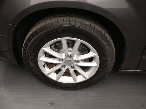 Used 2020 Dodge Grand Caravan SXT image 19