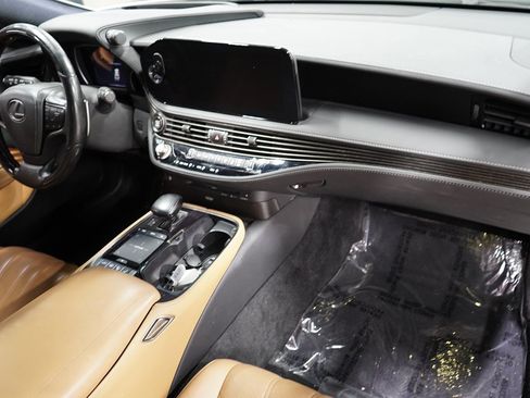 Used 2022 Lexus LS 500 w/ Interior Upgrade Package RWD image 28