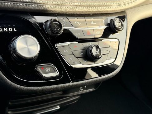 New 2026 Chrysler Pacifica Select AWD/4WD image 14
