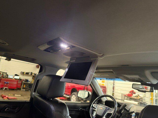Used 2018 Chevrolet Suburban Premier AWD/4WD image 24