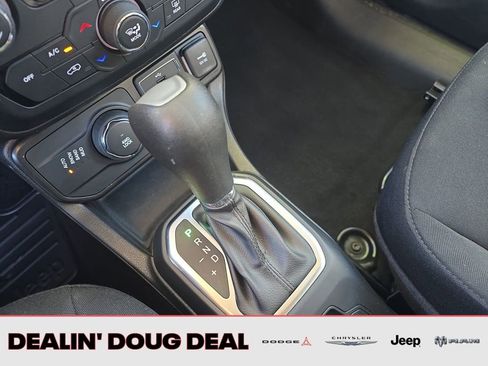 Used 2023 Jeep Renegade Latitude AWD/4WD image 24