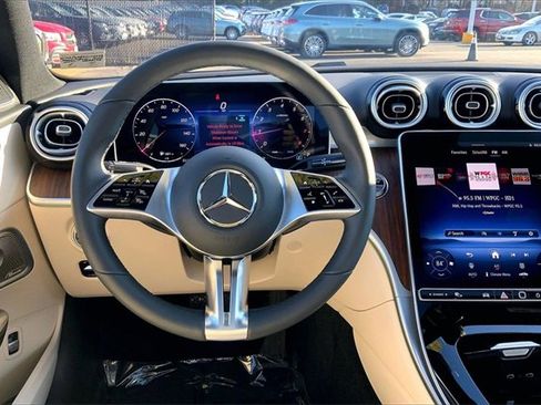 Used 2025 Mercedes-Benz C 300 4MATIC Sedan image 4