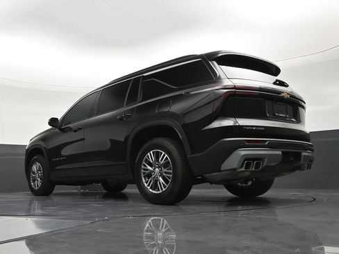 Used 2025 Chevrolet Traverse LT FWD image 22