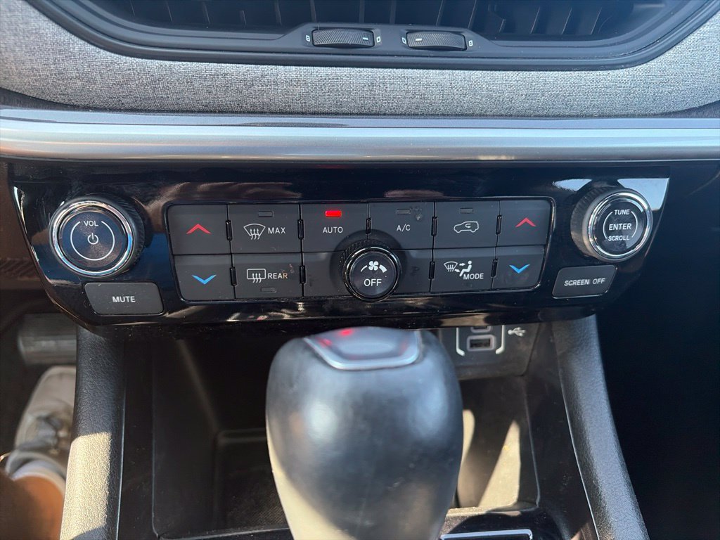 Used 2023 Jeep Compass Latitude w/ Convenience Group AWD/4WD image 23