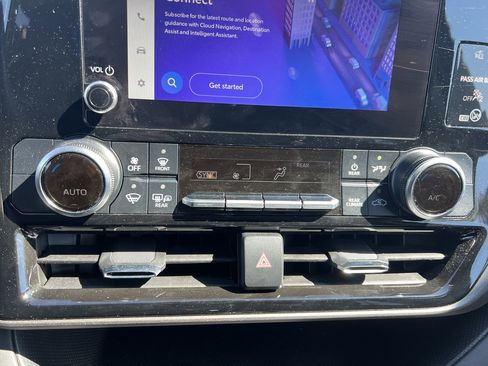 Used 2024 Toyota Highlander LE image 29