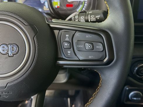 Used 2024 Jeep Wrangler Unlimited w/ Convenience Group AWD/4WD image 15