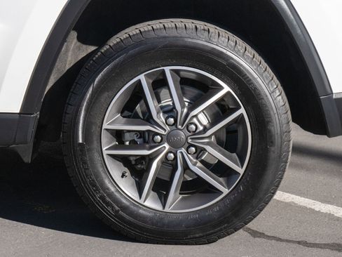 Used 2022 Jeep Grand Cherokee Limited image 25