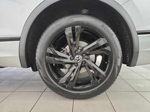 Certified 2023 Volkswagen Tiguan SE R-Line image 36