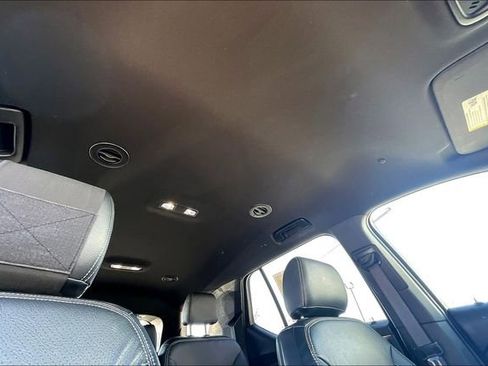 Used 2023 Chevrolet Traverse LT image 25