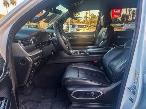 Used 2023 Jeep Wagoneer L Series II AWD/4WD image 20
