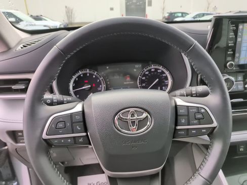 Used 2022 Toyota Highlander XLE image 22