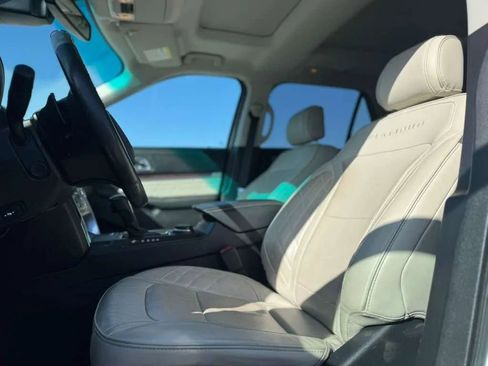 Used 2016 Ford Explorer Platinum image 16