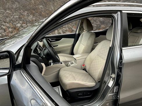 Used 2020 Nissan Rogue Sport SV image 19