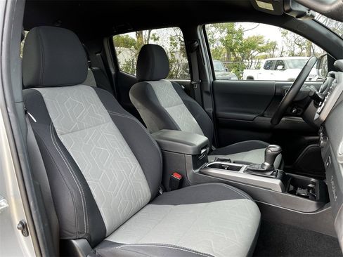 Used 2022 Toyota Tacoma TRD Sport image 24