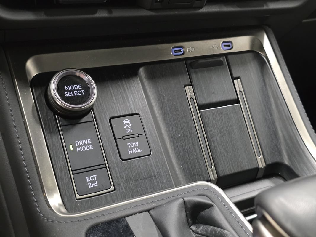 Used 2024 Lexus GX 550 w/ Cold Area Package AWD/4WD image 39