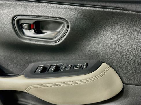 Used 2025 Honda HR-V LX image 15