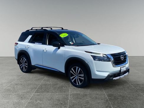 Used 2025 Nissan Pathfinder Platinum FWD image 7