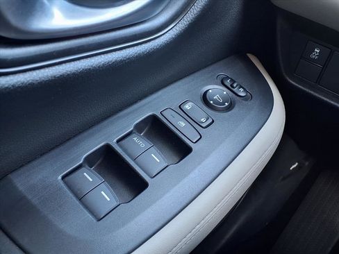 Used 2025 Honda HR-V LX image 9