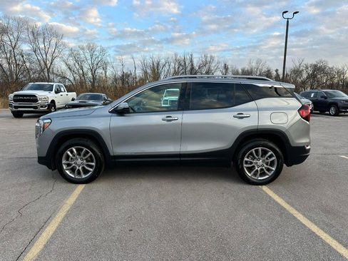 Used 2024 GMC Terrain SLT image 2