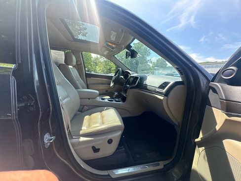 Used 2017 Jeep Grand Cherokee Limited AWD/4WD image 32