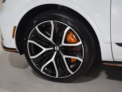 New 2026 Bentley Bentayga Extended Wheelbase AWD/4WD image 17