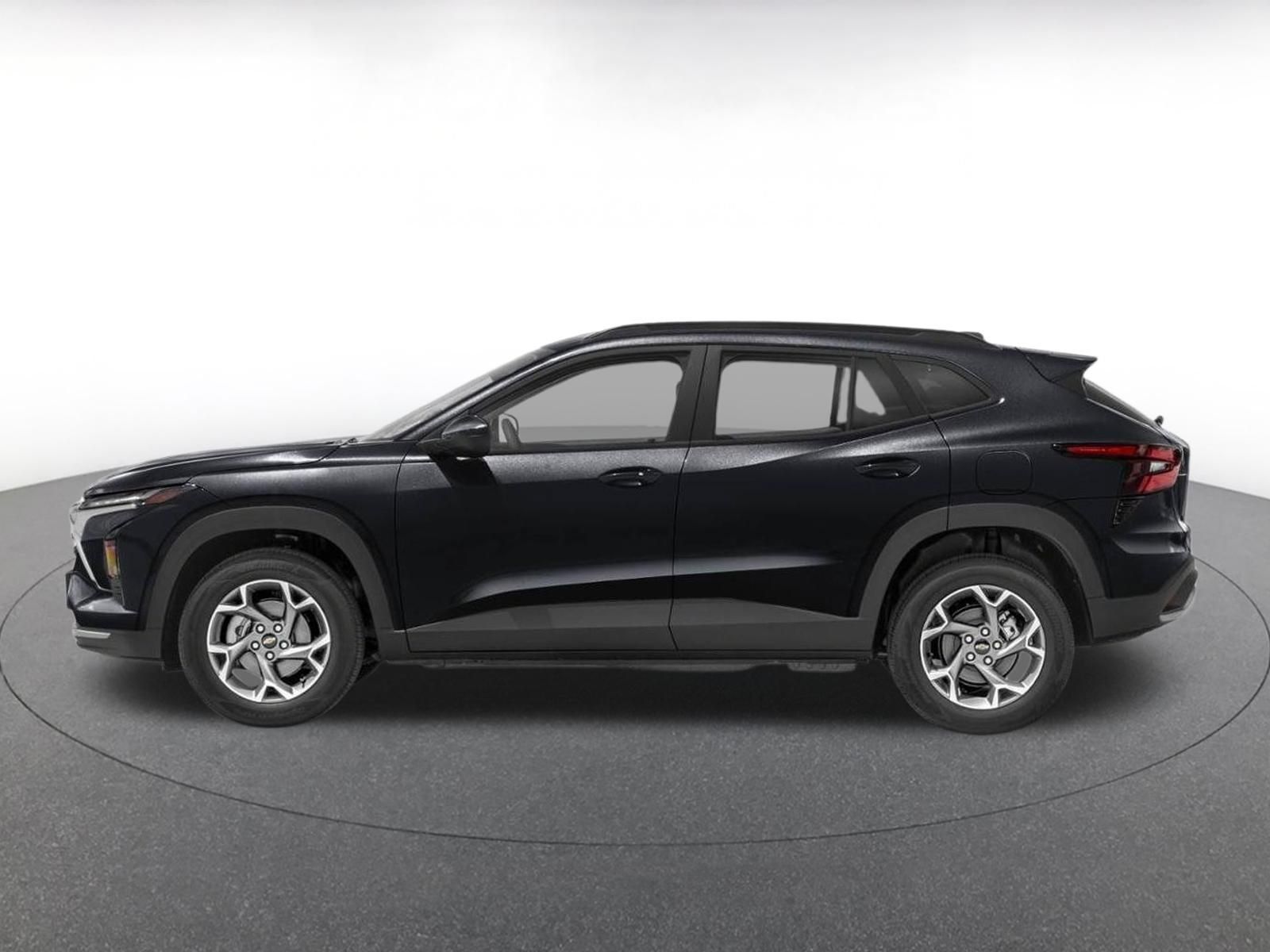 Used 2025 Chevrolet Trax LT FWD image 3