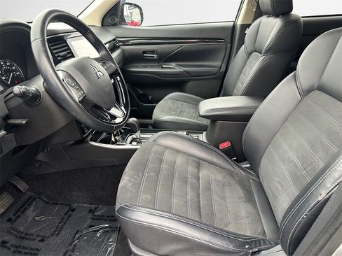 Used 2020 Mitsubishi Outlander SE image 12