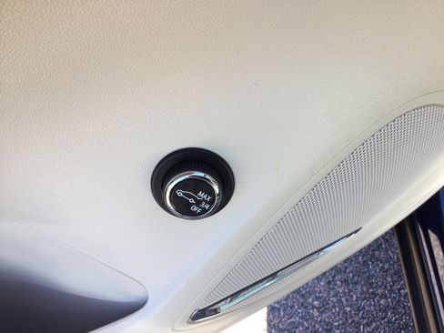 Used 2023 Buick Envision Avenir AWD/4WD image 11