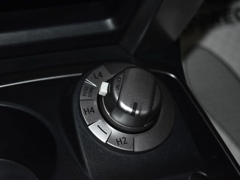 Used 2018 Toyota 4Runner SR5 AWD/4WD image 16