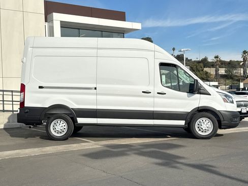 New 2026 Ford E-Transit 148 High Roof Extended image 2