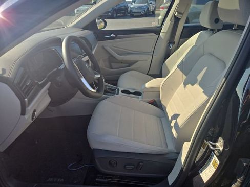 Used 2023 Volkswagen Jetta SE FWD image 10