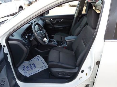 Used 2018 Nissan Rogue SV image 22