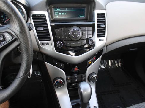 Used 2014 Chevrolet Cruze LS FWD image 13
